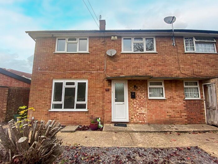 3 Bedroom Semi-detached House To Rent In Albatross Avenue, Rochester, Kent, ME2