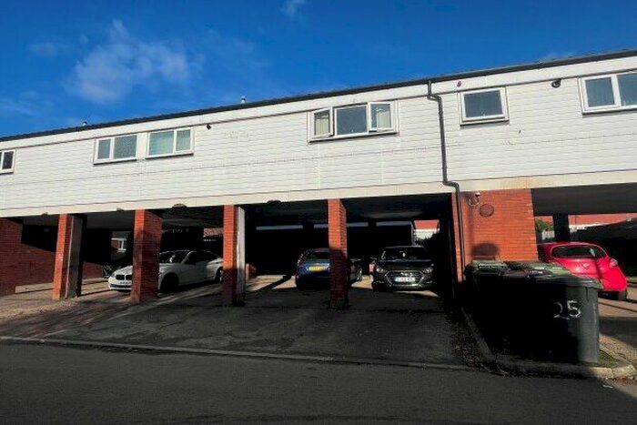 2 Bedroom Flat To Rent In Flanders Close, Redditch, B98