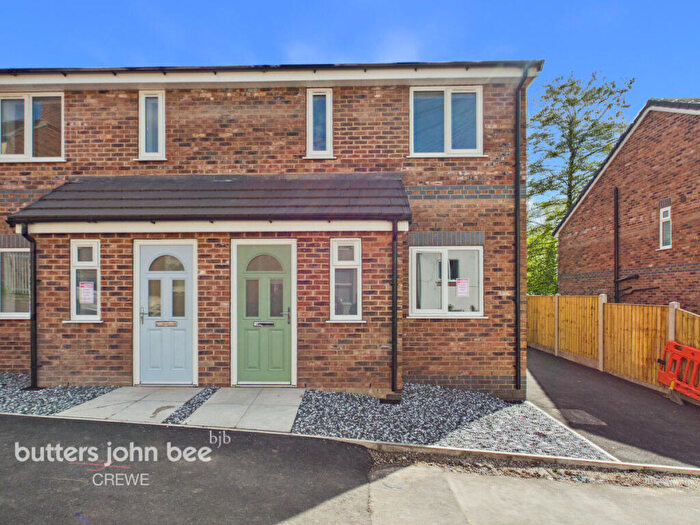 3 Bedroom Semi-Detached House For Sale In Walthall Street, Crewe, CW2