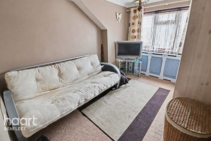4 Bedroom Detached House For Sale In St Clements Road, Benfleet, SS7