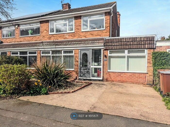 3 Bedroom Semi-Detached House To Rent In Penarth Gardens, Nottingham, NG5