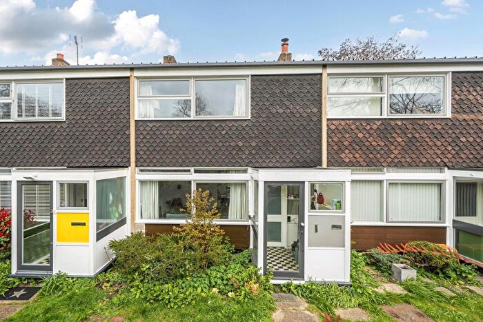 3 Bedroom Terraced House For Sale In Dale Close, London, SE3