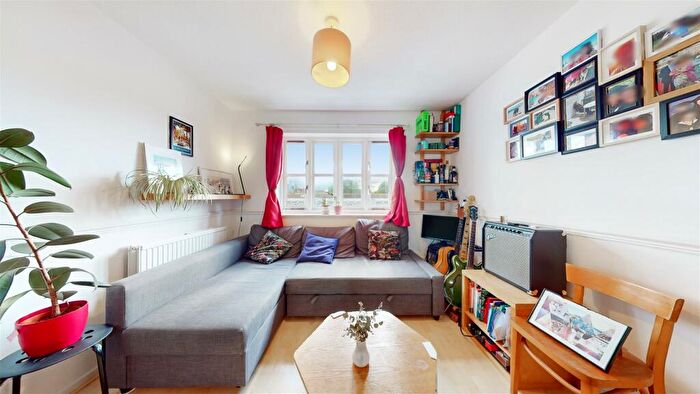 1 Bedroom Apartment To Rent In Stainsbury Street, Bethnal Green, E2