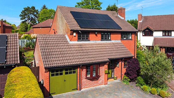 4 Bedroom Detached House For Sale In Carisbrooke Gardens, Leicester, LE2