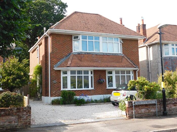 4 Bedroom Detached House For Sale In Norfolk Avenue, Christchurch, BH23