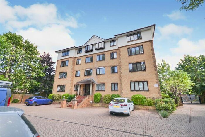 2 Bedroom Flat To Rent In Rothesay Avenue, London, SW20