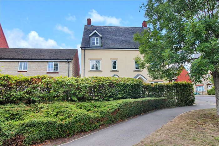 3 Bedroom Semi-Detached House For Sale In Deneb Drive, Swindon, Wiltshire, SN25