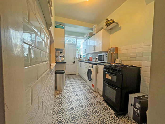 3 Bedroom Terraced House For Sale In Brockenhurst Gardens, Ilford, IG1