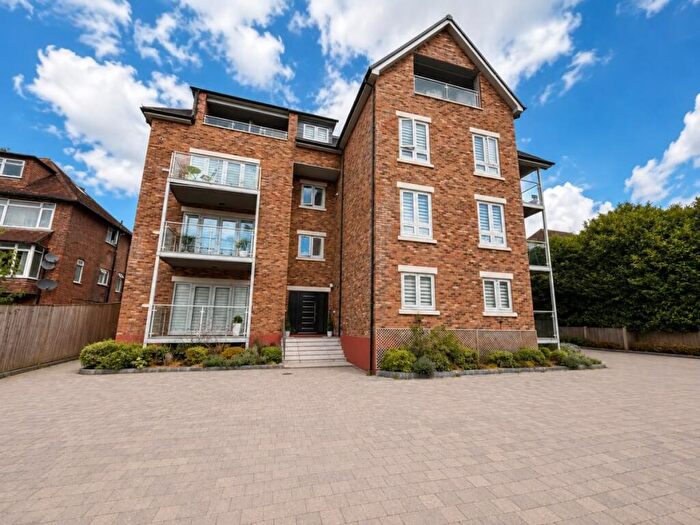 2 Bedroom Apartment To Rent In West Wycombe Road, High Wycombe, HP12