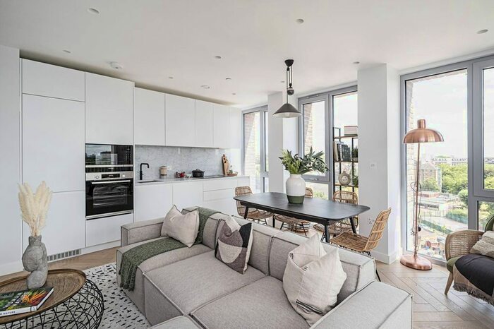 2 Bedroom Flat To Rent In Mapple Path, Hackney Downs, London, E5