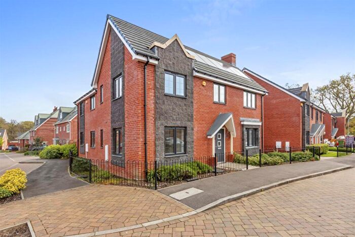 4 Bedroom Detached House For Sale In Doolittle Avenue, Pine Trees, High Wycombe, HP11