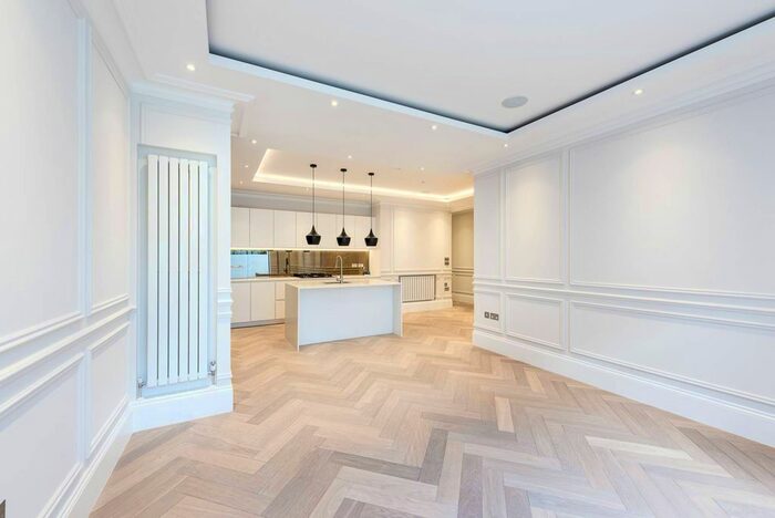 3 Bedroom Flat To Rent In Upper Richmond Road, Putney, London, SW15