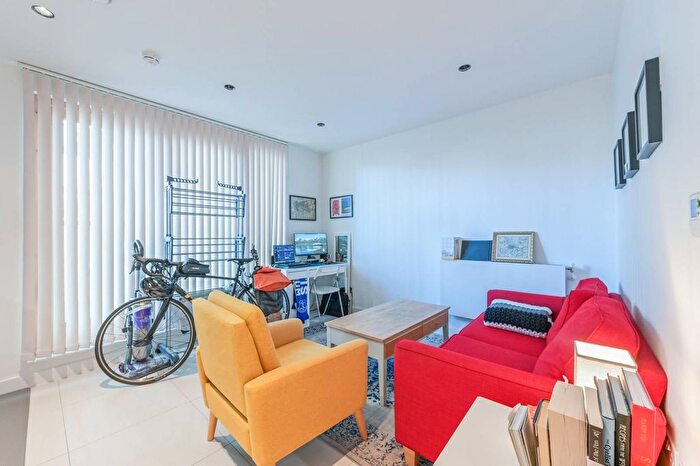 Studio To Rent In Cobblestone Square, Wapping, London, E1W