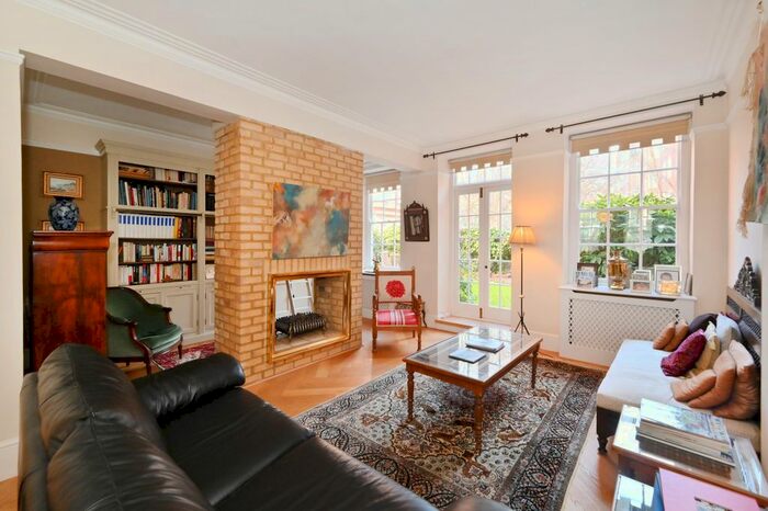 3 Bedroom Flat To Rent In Old Brompton Road, London, SW5