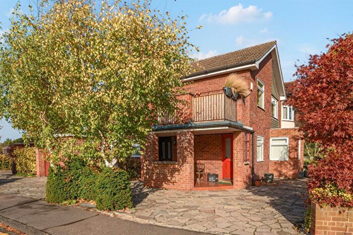 2 Bedroom Maisonette For Sale In Baker Street, Enfield, EN1