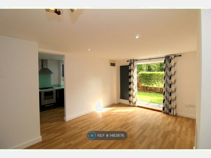 2 Bedroom Maisonette To Rent In Hillingdon Avenue, Sevenoaks, TN13