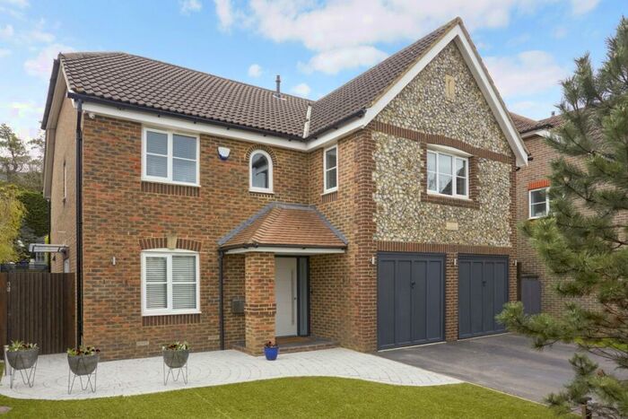 5 Bedroom Detached House To Rent In Woodlands Gardens, Epsom, KT18