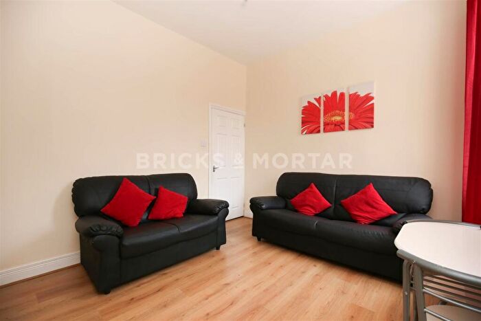 3 Bedroom Flat To Rent In (£pppw) Simonside Terrace, Heaton, Newcastle Upon Tyne, NE6