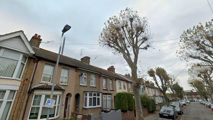 3 Bedroom Terraced House To Rent In Wedderburn Rd, Baring IG11