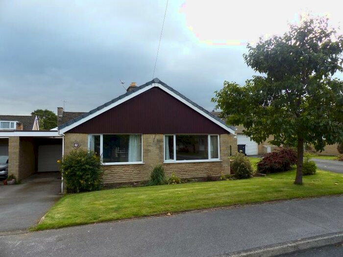 3 Bedroom Bungalow To Rent In Park Square, Pool In Wharfedale, Otley., LS21