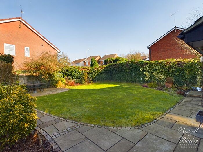 4 Bedroom Detached House For Sale In Sycamore Close, Buckingham, MK18