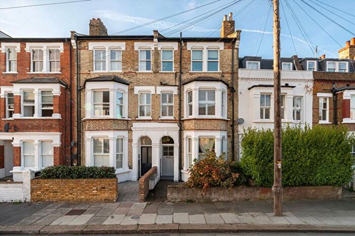 2 Bedroom Flat For Sale In Percy Road, London, W12