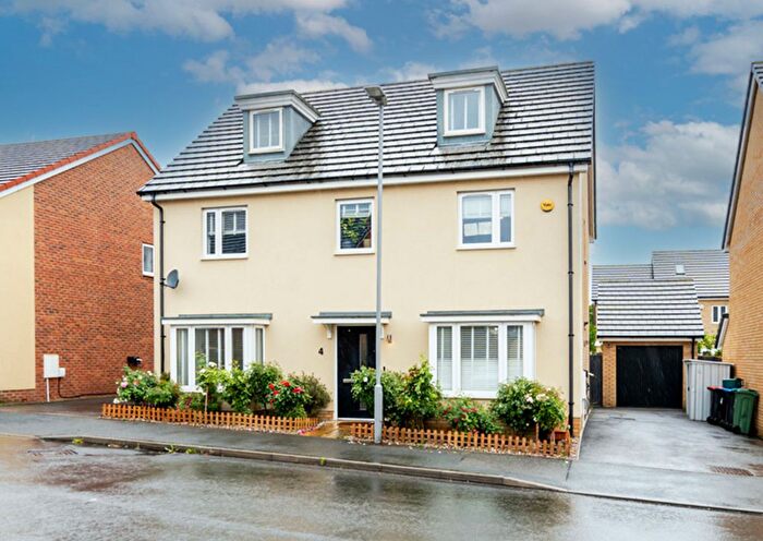 5 Bedroom Detached House To Rent In Blue Albion Lane, Whitehouse, Milton Keynes, MK8