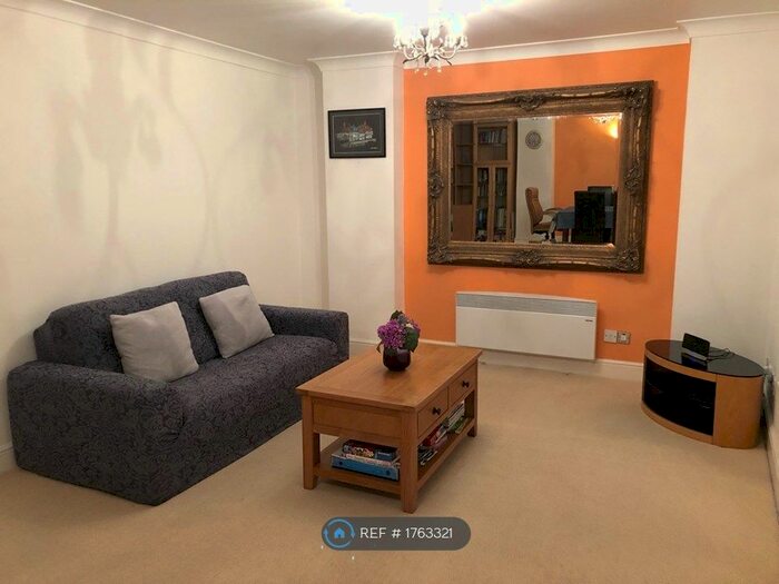 2 Bedroom Flat To Rent In Royal London House, Birmingham, West Midlands, England, Uk, B1