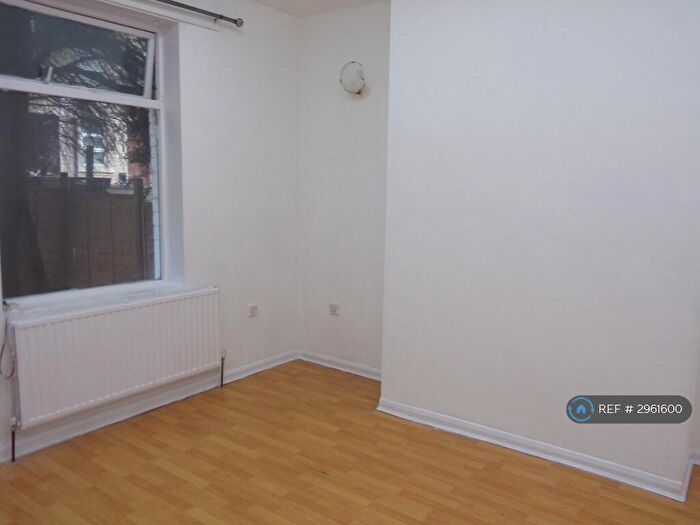 2 Bedroom Terraced House To Rent In Lonsdale St, Bradford, BD3