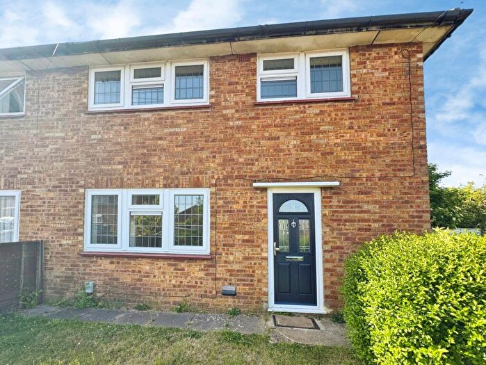 3 Bedroom House To Rent In Wentworth Avenue, Luton, Bedfordshire, LU4