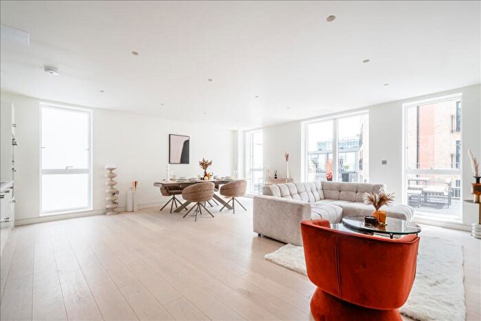 2 Bedroom Apartment For Sale In Curtain Place, Shoreditch, EC2A