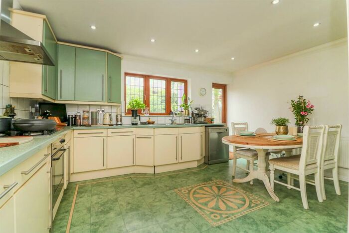 4 Bedroom Detached House For Sale In Maldon Road, Latchingdon, CM3