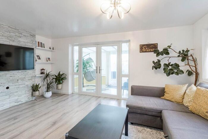 4 Bedroom Semi-Detached House For Sale In Whaddon Way, Bletchley, MK3