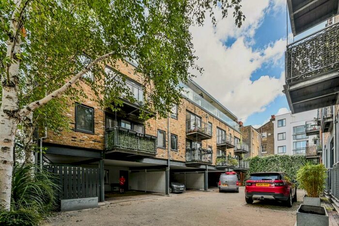2 Bedroom Flat To Rent In Rufford Mews, Islington, London, N1