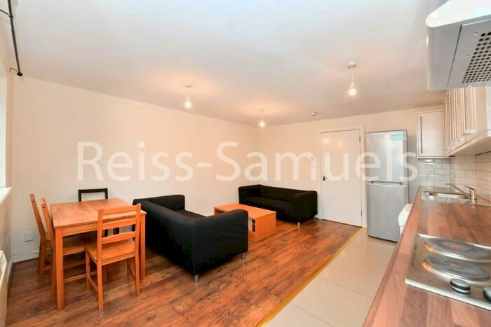 5 Bedroom Town House To Rent In Cyclops Mews, London, E14