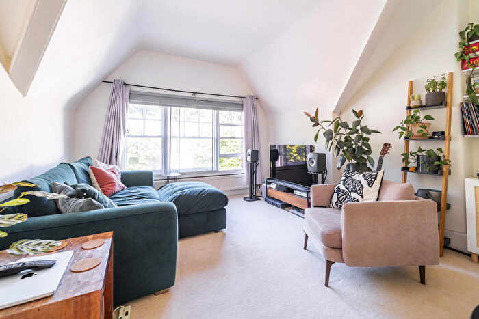 2 Bedroom Apartment To Rent In Muswell Hill Road, Muswell Hill, London, N10