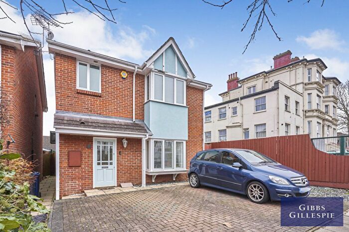 3 Bedroom Detached House To Rent In Woodbury Park Road, London, W13