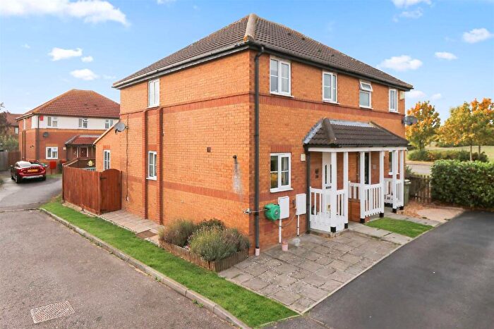 3 Bedroom Semi Detached House To Rent In Pipston Green, Kents Hill, MK7