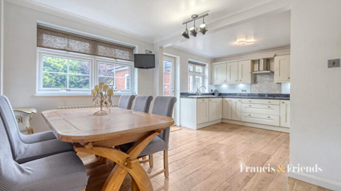 4 Bedroom Detached House For Sale In Badgers Mount, Orsett Heath, RM16