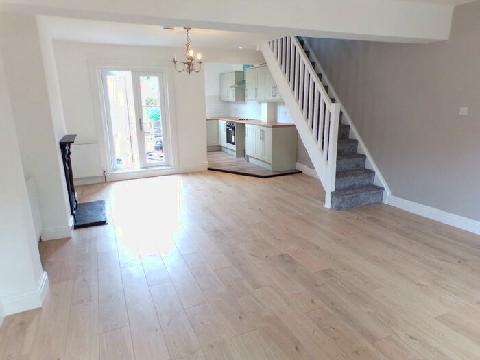 2 Bedroom House To Rent In High Street, Wouldham, ME1