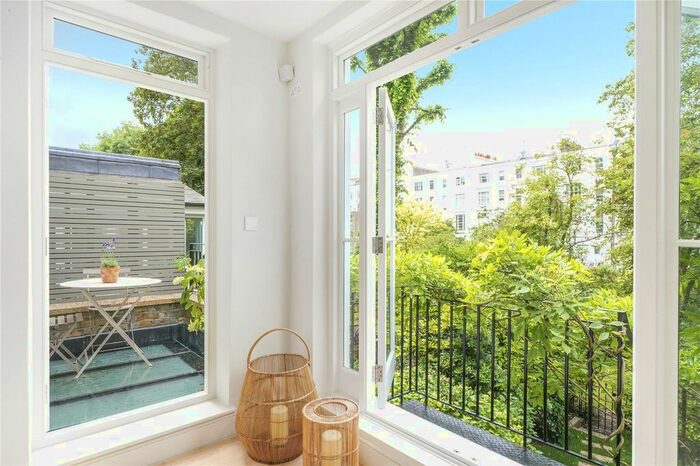 3 Bedroom Flat To Rent In Arundel Gardens, London, W11