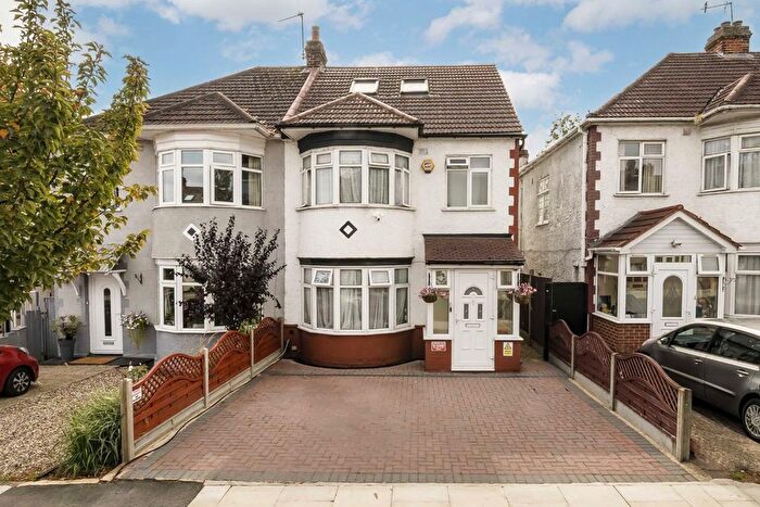 5 Bedroom Property To Rent In Uneeda Drive, Greenford, UB6