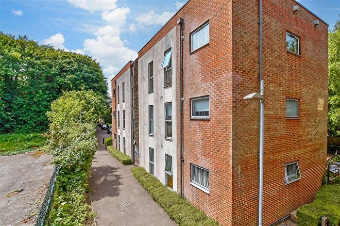 2 Bedroom Flat For Sale In Medway Road, Tunbridge Wells, Kent, TN1