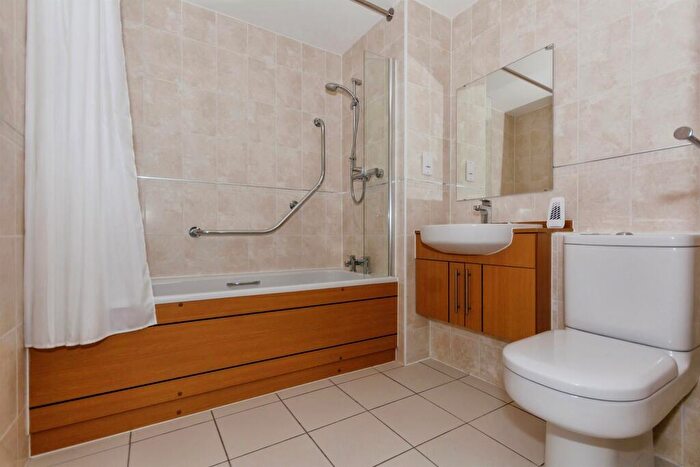 2 Bedroom Retirement Property For Sale In Stratford Road, Shirley, Solihull, B90