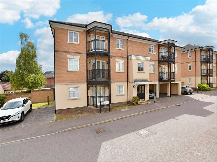 2 Bedroom Flat For Sale In Buckingham Road, Epping, Essex, CM16