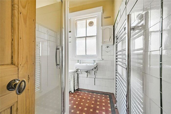 2 Bedroom Flat For Sale In Fox Lane, Palmers Green, London, N13