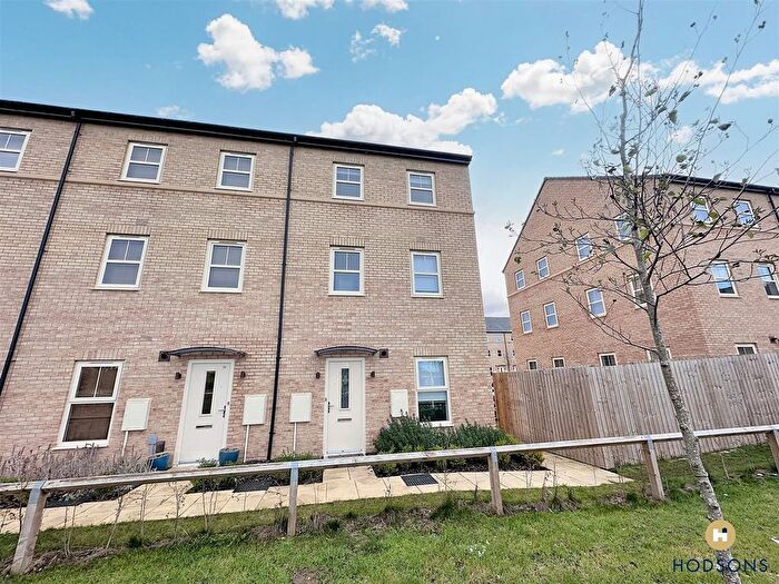 2 Bedroom Town House To Rent In Huntingdon Street, Castleford, WF10