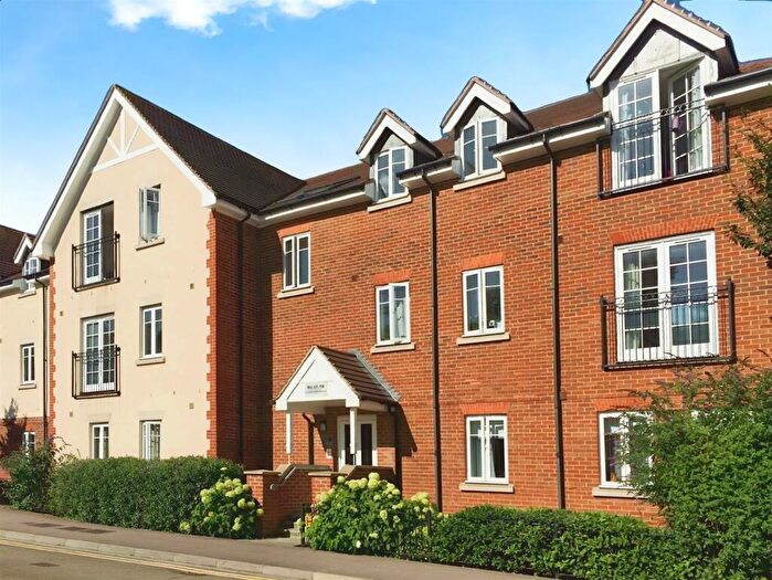 1 Bedroom Flat To Rent In Rosemary Lodge, Whinbush Road, Hitchin, SG5