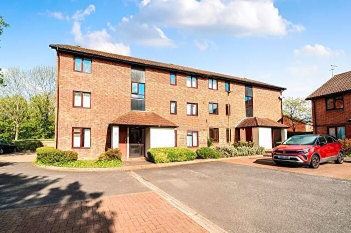 2 Bedroom Flat For Sale In Spenlove Close, Abingdon, Oxfordshire, OX14
