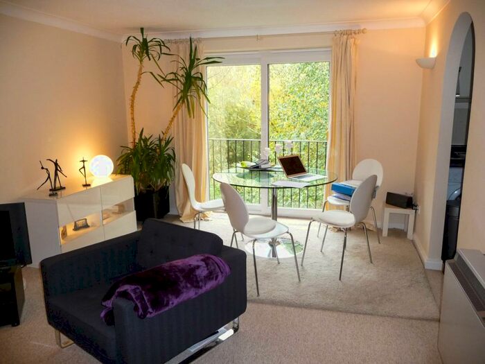 2 Bedroom Flat To Rent In Meadow View, Oxford, OX2